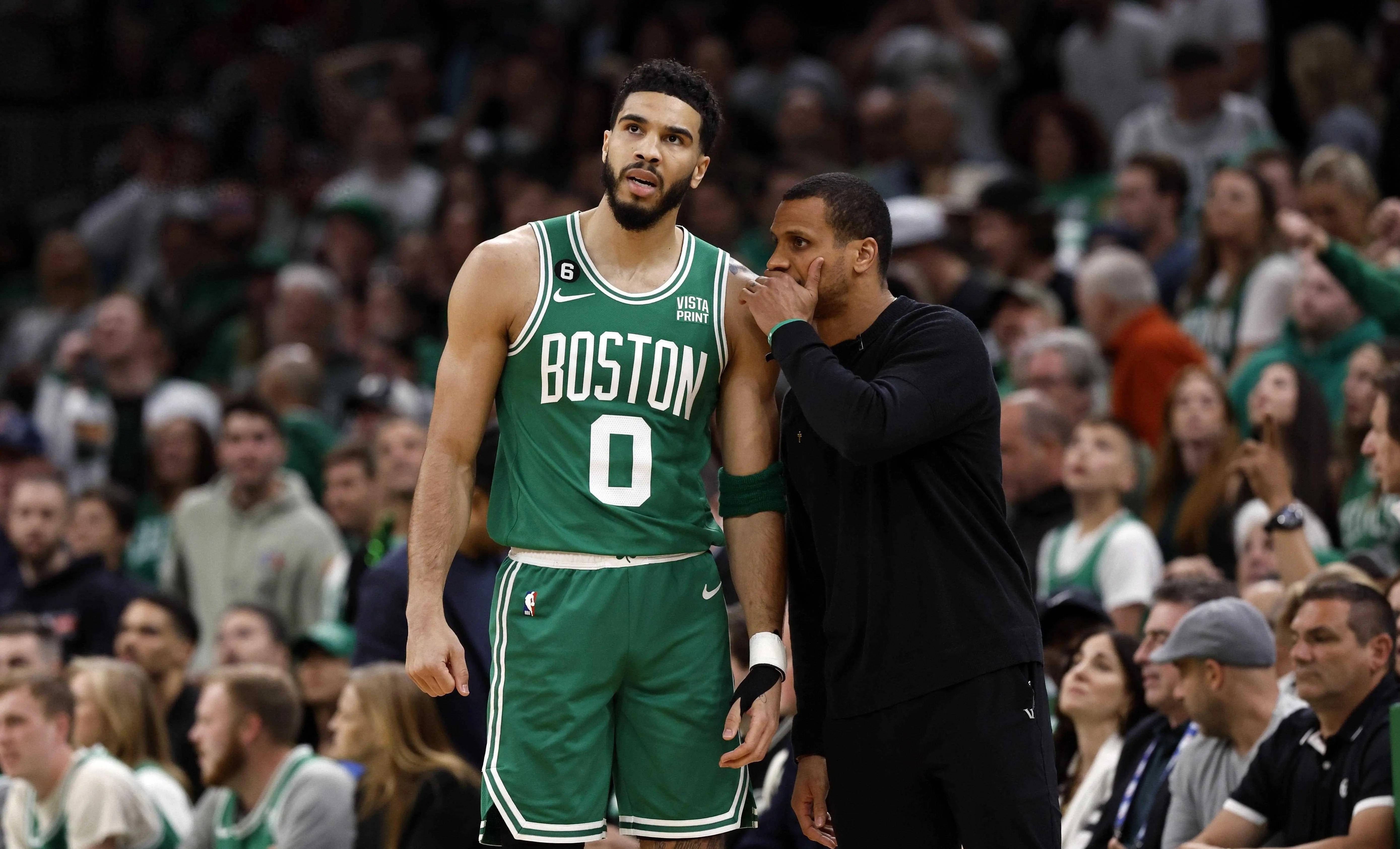 Kaiyun官网入口-塔图姆夺冠后和儿子共享喜悦