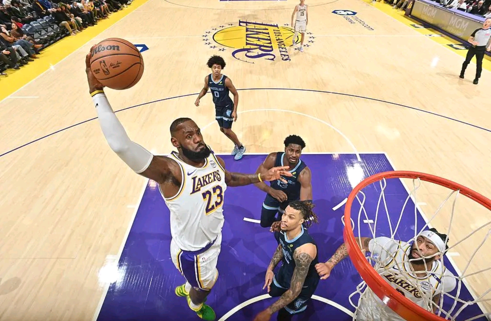 Kaiyun中国官网-包含浓眉哥与40激战美国队分钟，重返赛场胜负难料！，杜兰特焦点对战赛场气氛高涨的词条