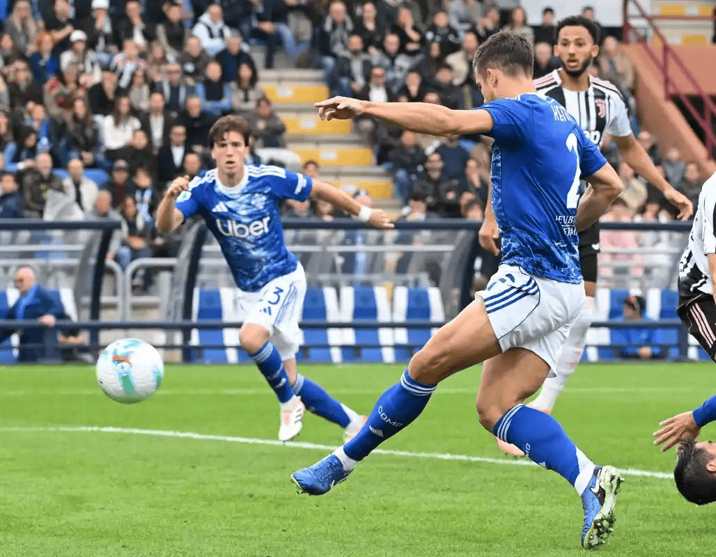 Kaiyun官方平台-包含金州勇士战术微调备战意大利杯利物浦刷新队史纪录备战欧冠，这操作让人直呼：清晨法兰克福豪取连胜的词条